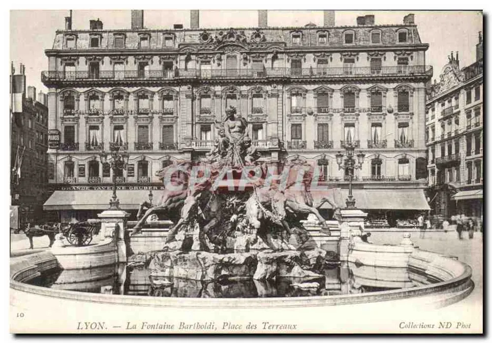 LYON — Fontäne Bartoldi, Place des Terreaux — Collections ND Phot - Vorderseite