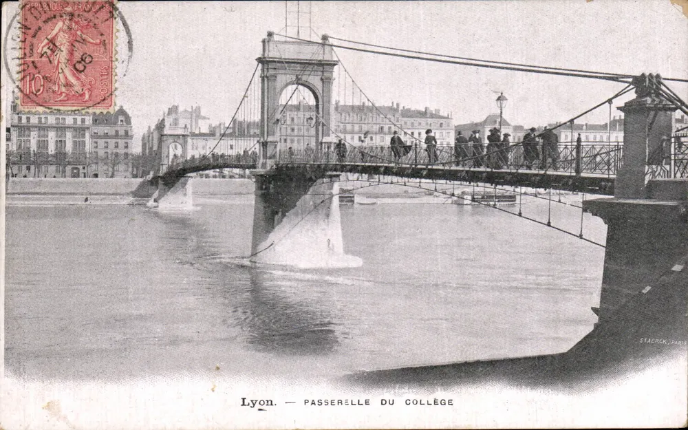 Lyon — Passarela do Colégio — Staerck, Paris - Frente