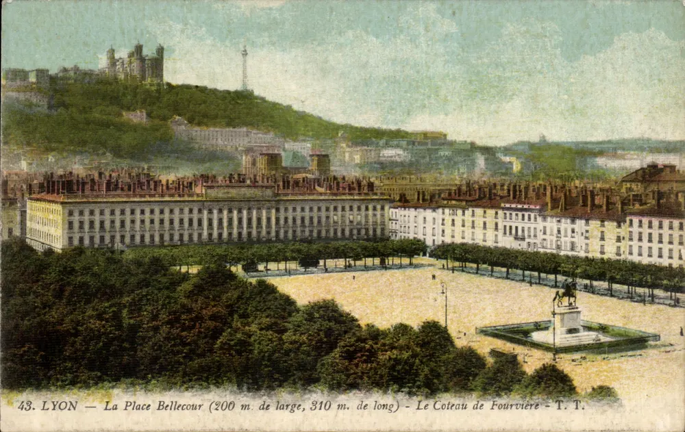LYON — Bellecour-Platz (200 m. breit, 310 m. lang) — Fourvière-Hügel — T. T. - Vorderseite