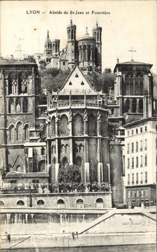 LYON — Zuidkant van de Sint-Janskerk en Fourvrière — B.G. & Cie - Voorkant