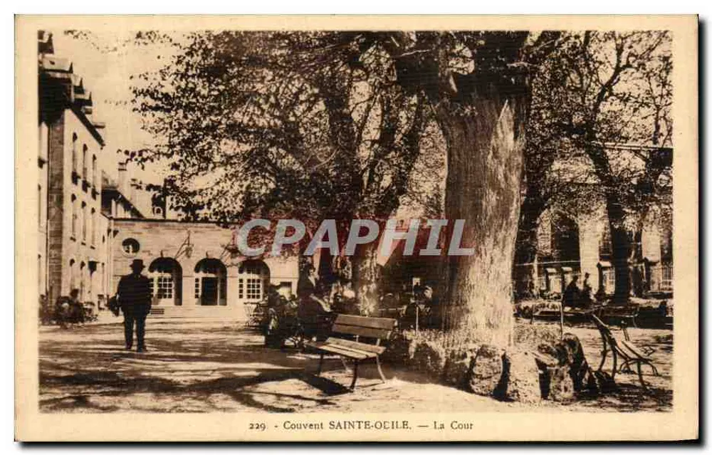 Convento SAINTE-OCILE — A Cour - Frente