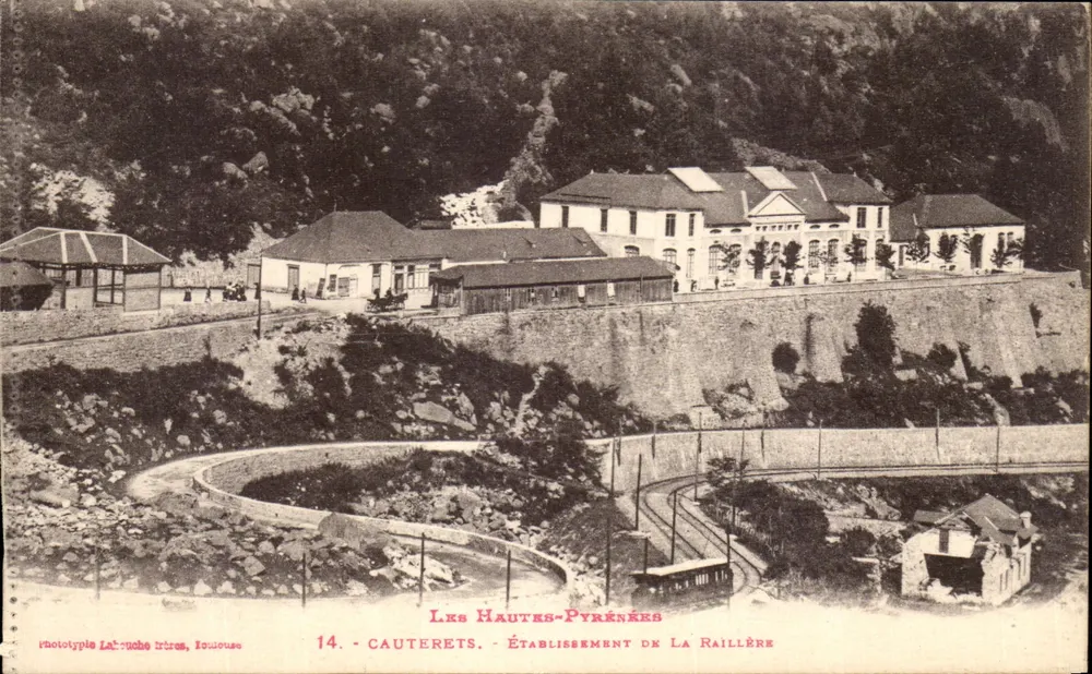 Cauterets - Estabelecimento de La Raillère — fototipia La Roche Irène, Toulouse - Frente