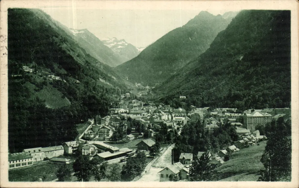 Cauterets — Vista geral tirada do Mamelon Vert — Bloc frères, Editores, Biarritz - Frente