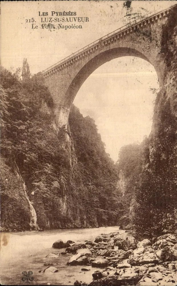 Die Pyrenäen — Luz-Saint-Sauveur, Le Pont Napoléon — unbekannter Verlag, Nr. 215 - Vorderseite