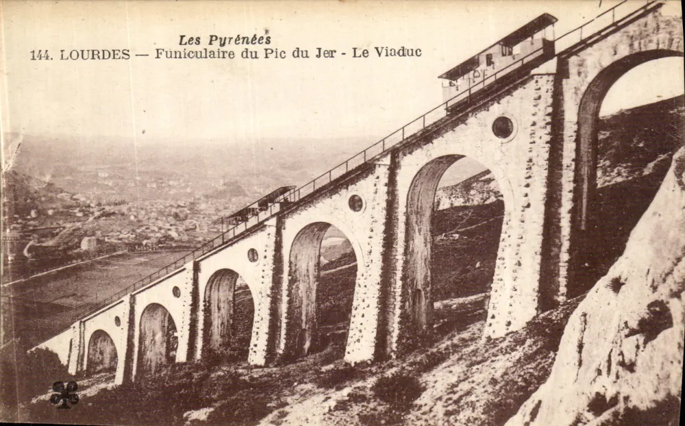 Lourdes — Funicular do Pic du Jer — O Viaduto — Os Pirineus - Frente