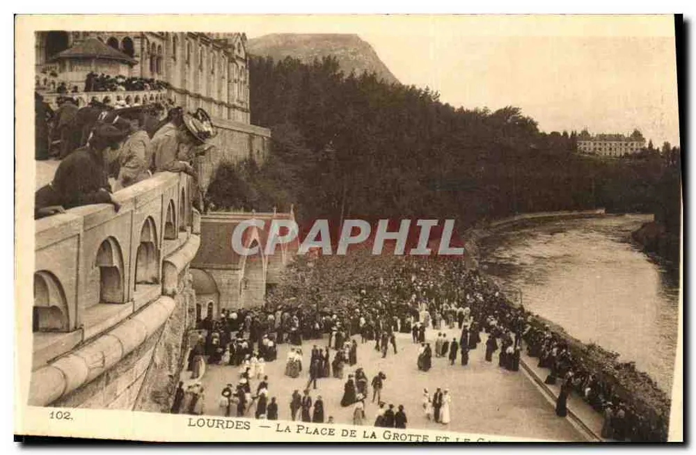 Lourdes — Ansicht der Grottenplatte und des Kanals - Vorderseite