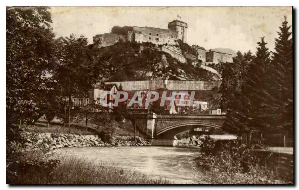 Castelo-Forte de Lourdes — vista do castelo sobrepondo um ponte — editor não identificado - Frente
