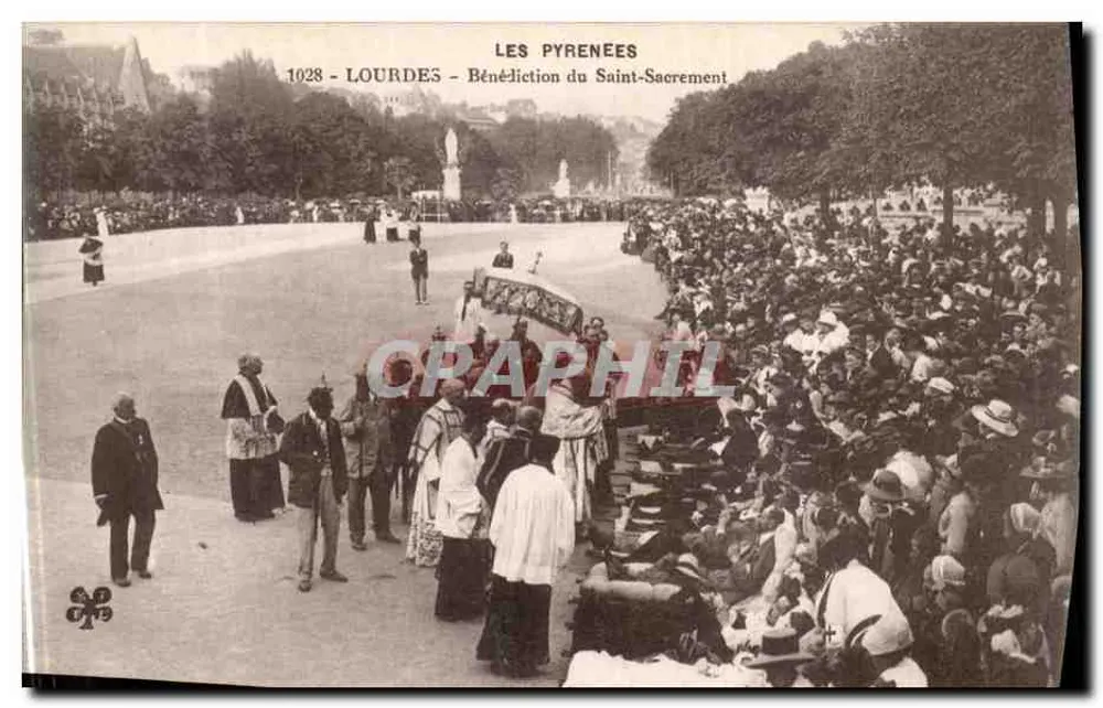 Lourdes — Bênção do Santo Sacramento — Os Pirineus - Frente