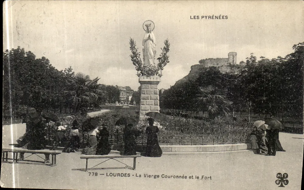 Lourdes — Die Gekrönte Jungfrau und der Bergfried — Verlag MT - Vorderseite