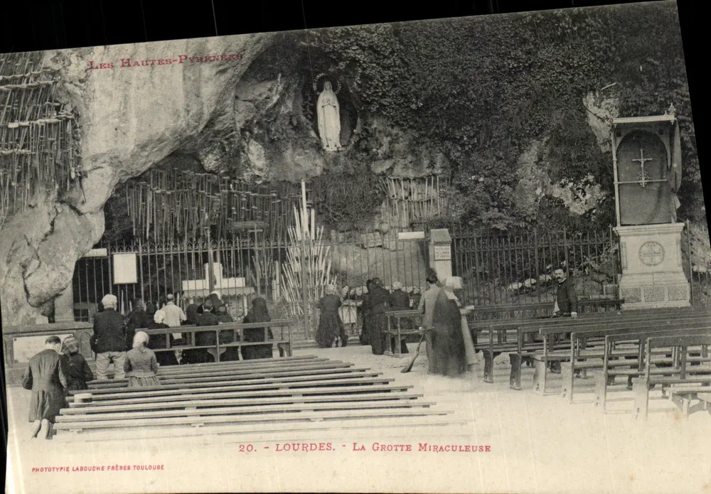 Lourdes - La Grotte Miraculeuse — Les Hautes-Pyrénées — Phototypie Labouche Frères Toulouse - Frente