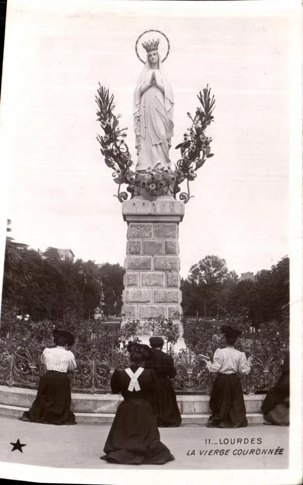 Lourdes — A Virgem Coroada — Editor Étoile, Paris - Frente