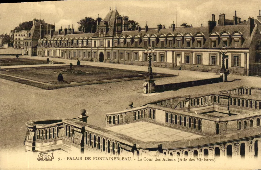 Palast von Fontainebleau — Die Cour des Adieux (Flügel der Minister) — n°9 - Vorderseite