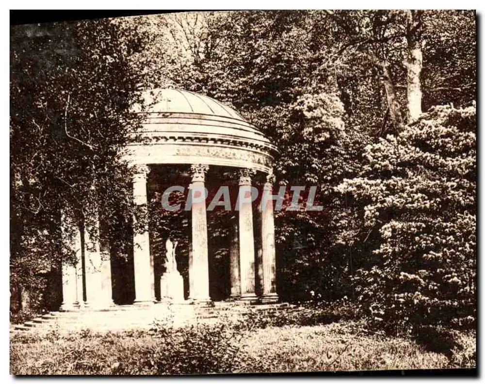 Versailles — Parque do Petit Trianon. O Templo do Amor. - Frente