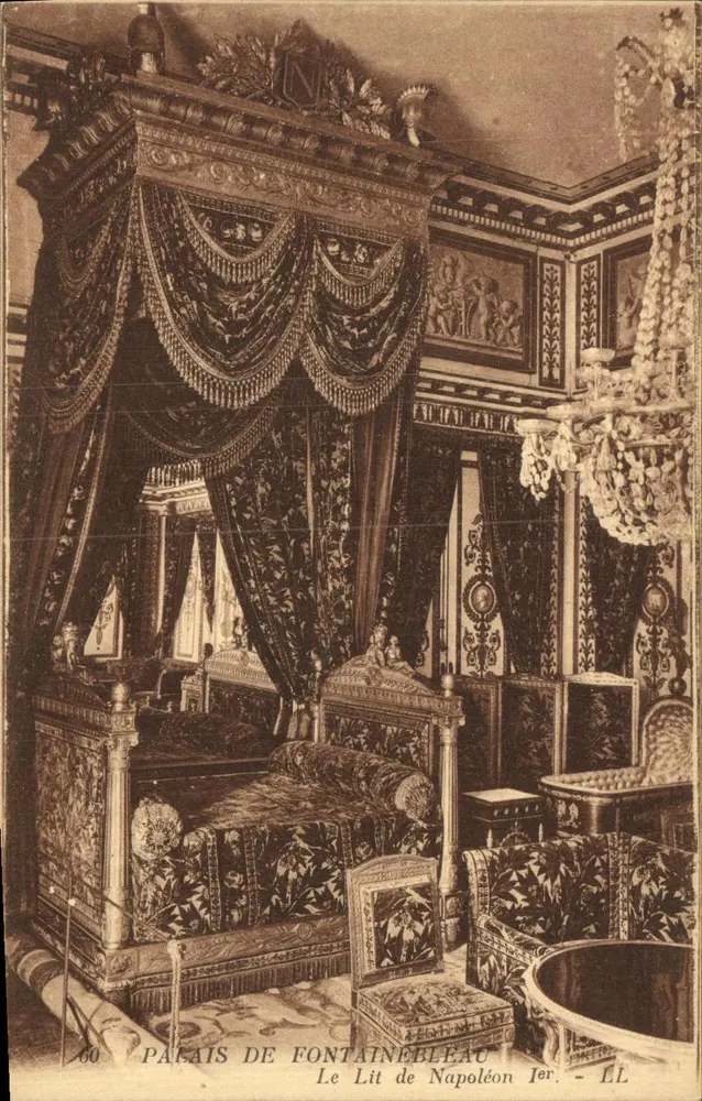 Schloss Fontainebleau — Das Bett Napoleons I. — LL - Vorderseite
