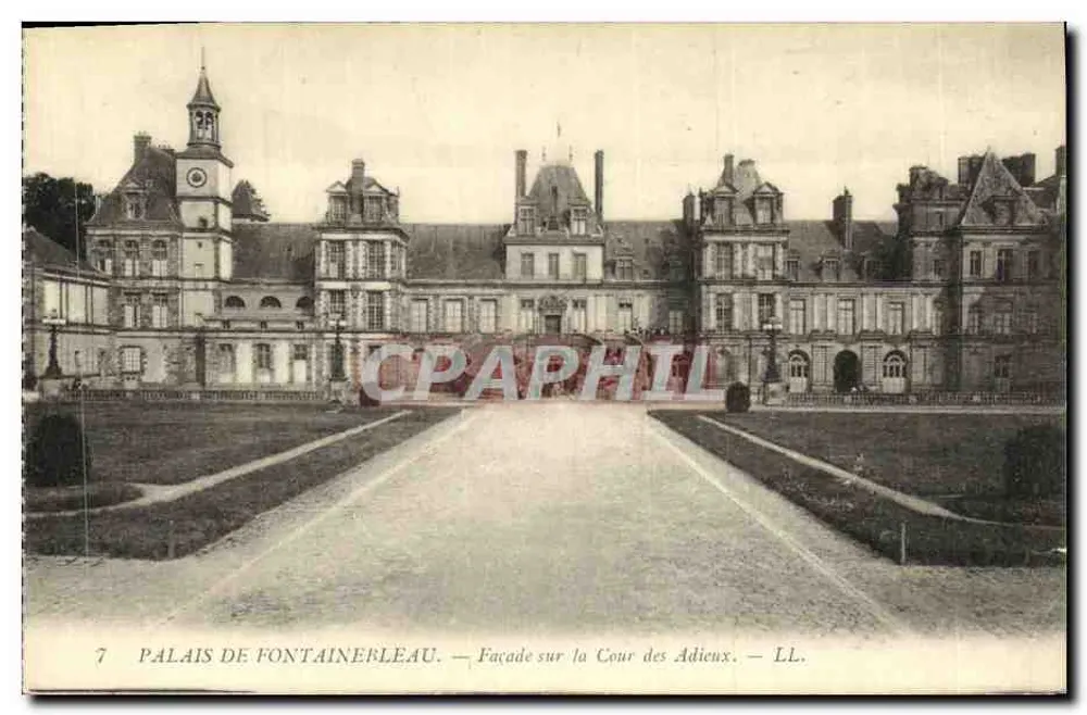 Schloss Fontainebleau — Fassade zum Cour des Adieux — LL. - Vorderseite
