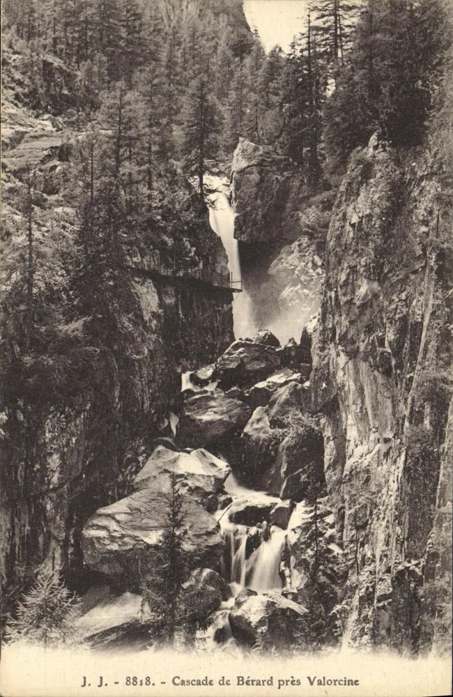 Cascata de Bérard perto de Valorcine — J. J. - 8818 — Jullien frères, Genève - Frente