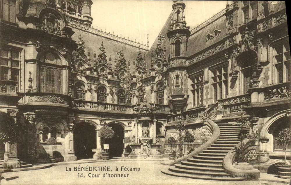 A BÉNÉDICTINE, em Fécamp — 14. Cour d'honneur — Edição da Bénédictine - Frente