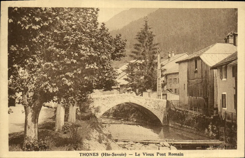Thones (Hoog Savoie) — Het Oude Romeinse Brug — Fot. Condier Wacon - Voorkant