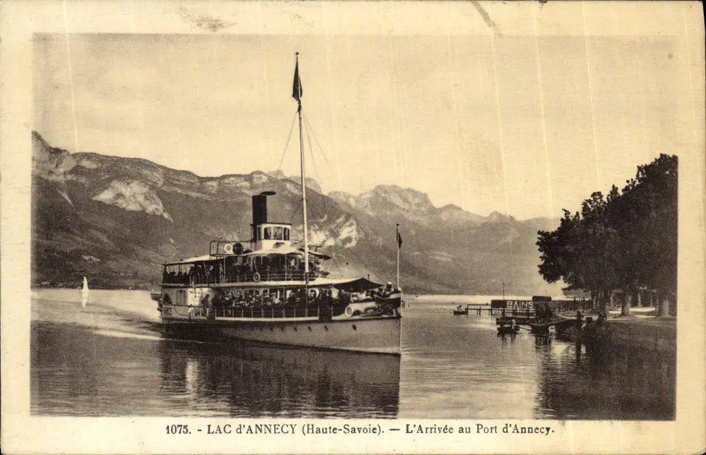 See Annecy (Haute-Savoie) — Ankunft am Hafen Annecy — L. Paurez, Verlag in Annecy (Haute-Savoie), Nr. 1075 - Vorderseite