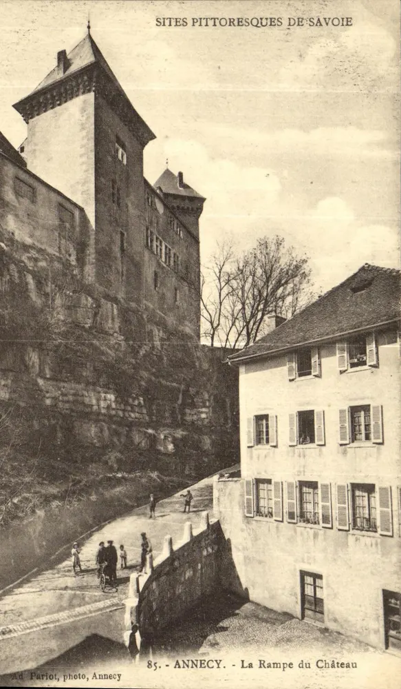 Annecy - A Rampa do Castelo — Sítios pitorescos da Saboia, série 85, editor Ad Pariot, Annecy - Frente