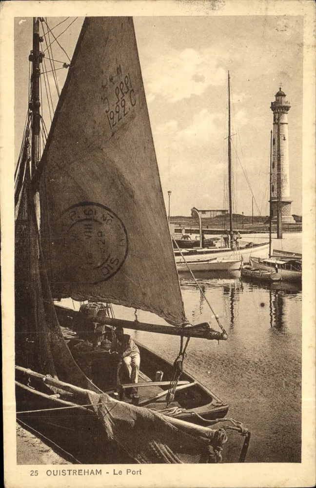 Ouistreham - Le Port — farol e barcos — editor Éditions Galeries de la Mer, n°25 - Frente
