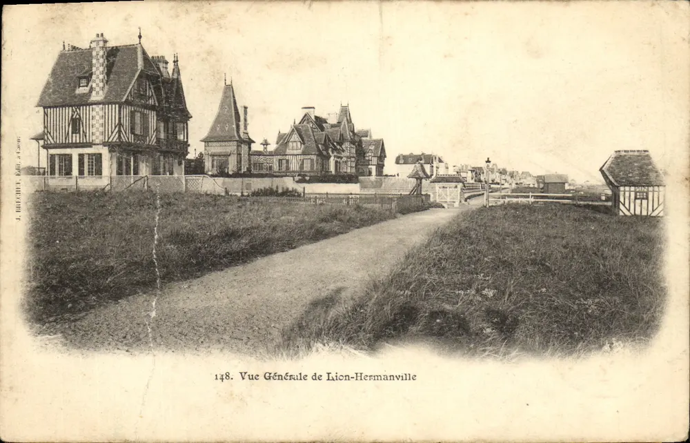 Allgemeine Ansicht von Lion-Hermanville — Ansicht von Fachwerkhäusern und Weg — L. BRUCHET, VERLAG IN CAEN, n° 148 - Vorderseite