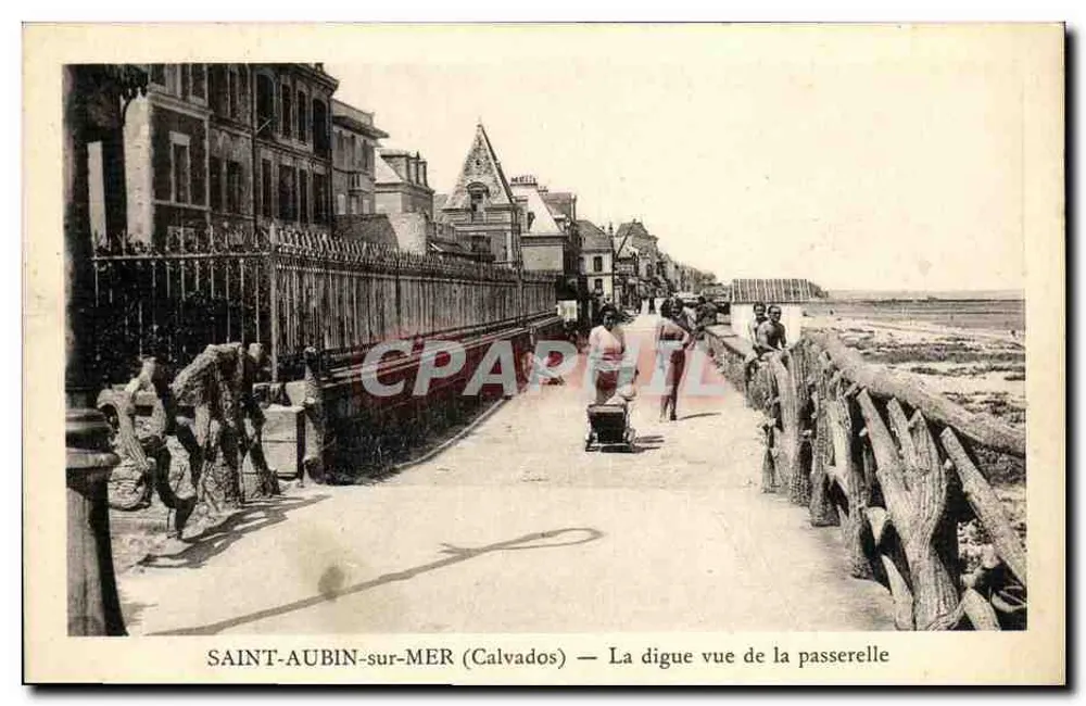 SAINT-AUBIN-sur-MER (Calvados) — Die Digue von der Brücke aus gesehen - Vorderseite