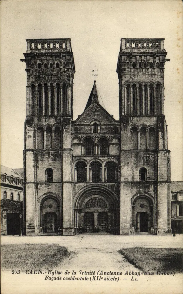 Caen — Kirche der Dreifaltigkeit (Ehemaliges Damenstift) — Westfassade, 12. Jahrhundert — LL, n° 213 - Vorderseite