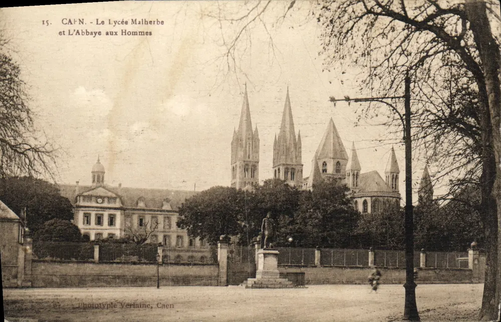 Caen - Das Lyceum Malherbe und das Kloster Sainte-Geneviève — Phototypie Verlaine, Caen - Vorderseite