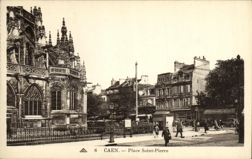 CAEN — Praça Saint-Pierre — Vista da catedral — Editor VU-TON, n°6 - Frente