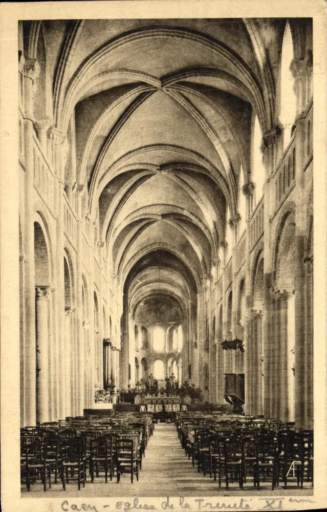 Caen — Igreja da Trindade — Século XI - Frente