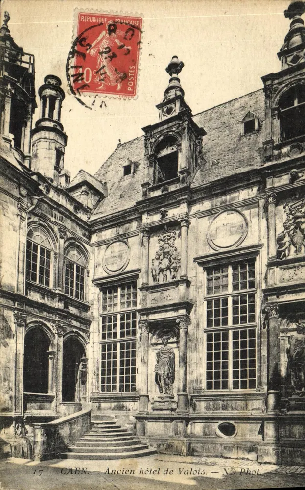 Caen — Ehemaliges Hotel de Valois — ND Phot. - Vorderseite