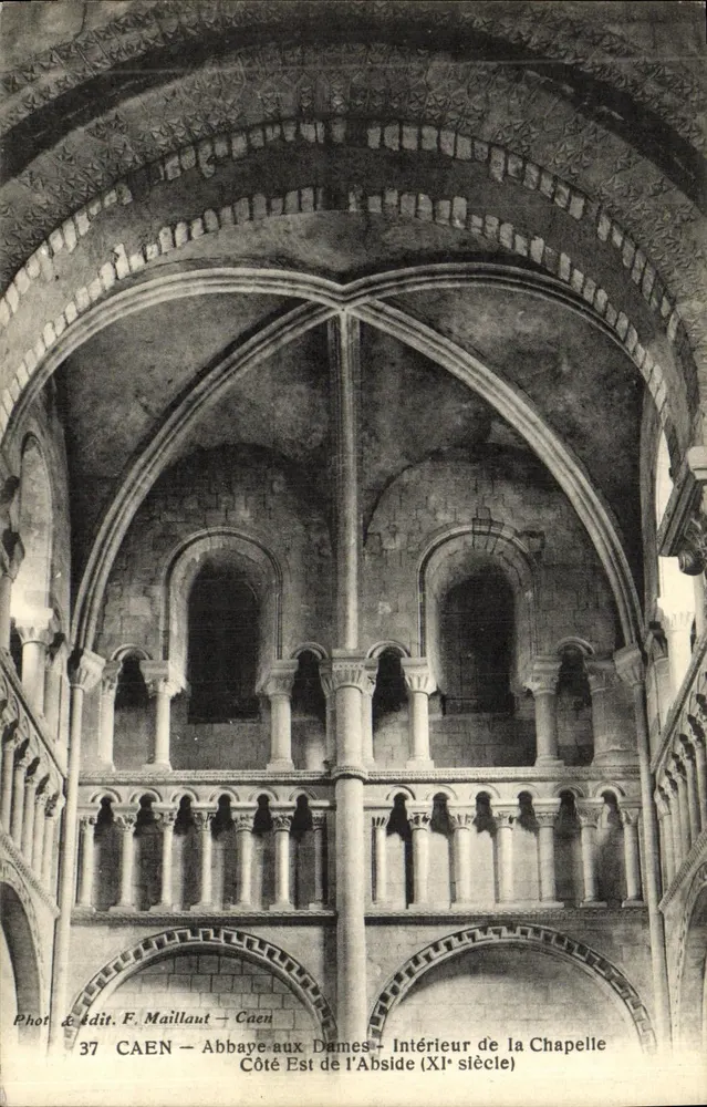 Caen — Abadia das Damas — Interior da Capela, Lado Leste da Abside (século XI) - Frente