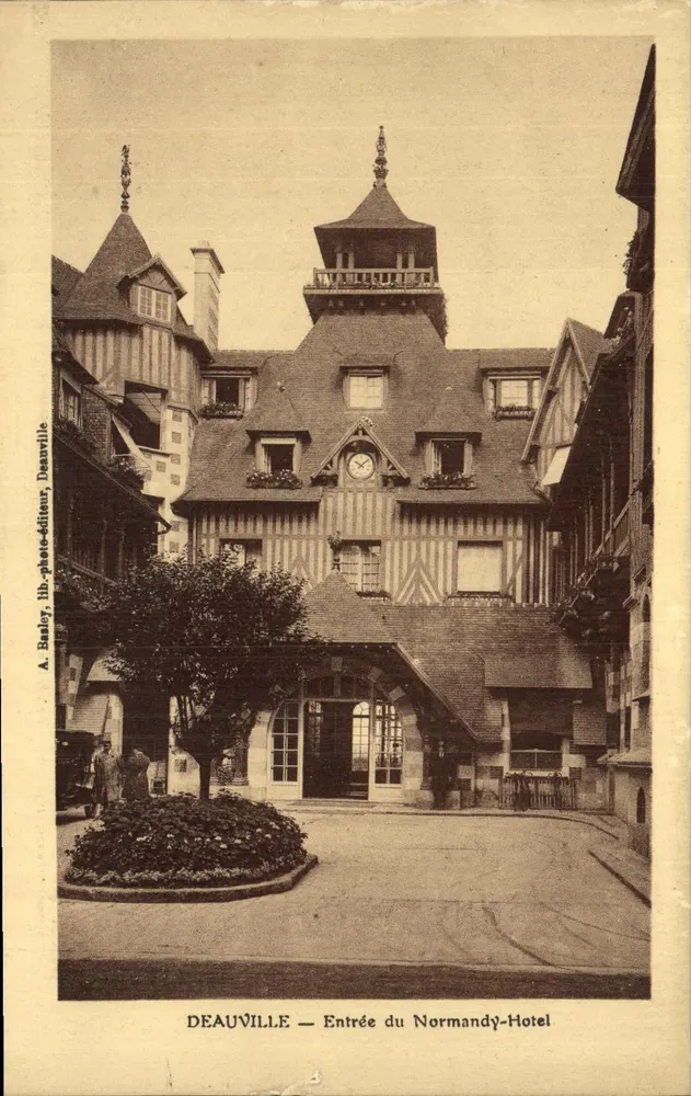 Deauville — Entrada do Normandy-Hotel — A. Bauley, editor-fotógrafo, Deauville - Frente