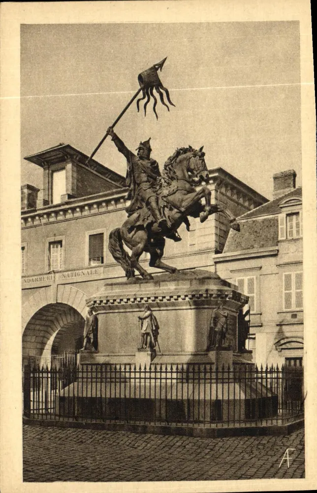 Falaise — Estátua de Guilherme o Conquistador — Foto Fromont, Caen - Frente