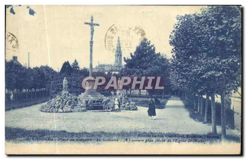 Cabourg - Praça do Calvário - O Calvário - No fundo, setado da Igreja de São Miguel - Frente