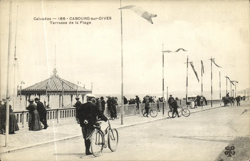Cabourg-sur-Dives — Terrasse da Praia — editor MT - Frente