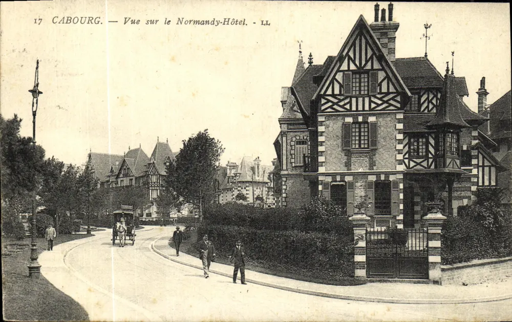 Cabourg — Vista do Hotel Normandy — LL - Frente