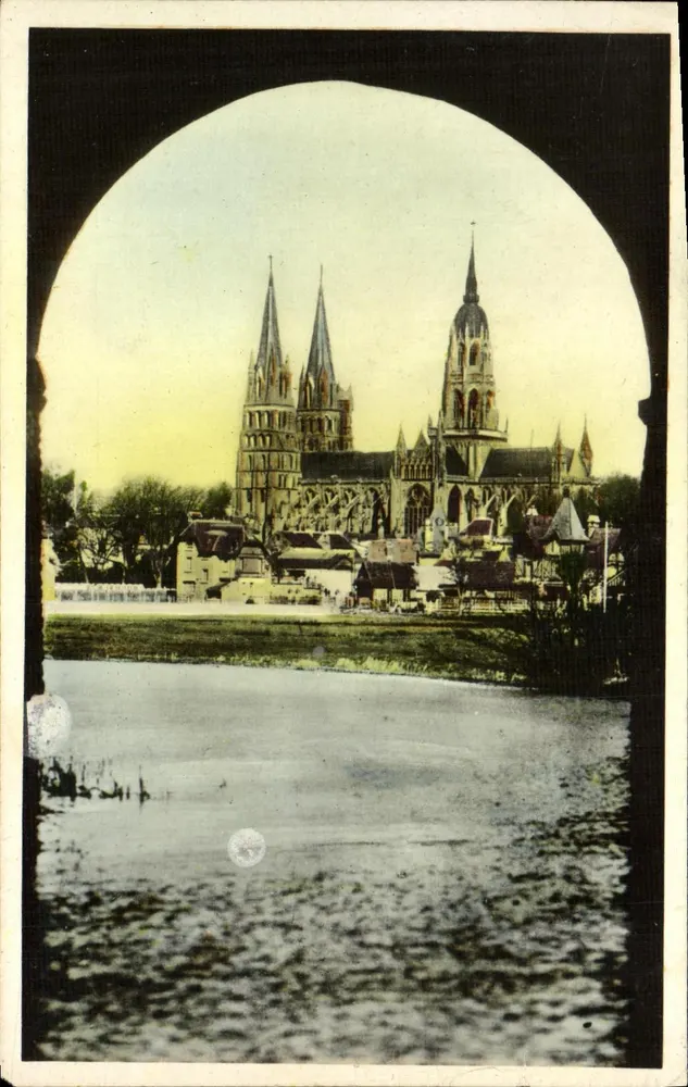 Die Kathedrale vom Brücke aus gesehen — Bayeux (Calvados) — Kunstausgabe Rei-Caen - Vorderseite