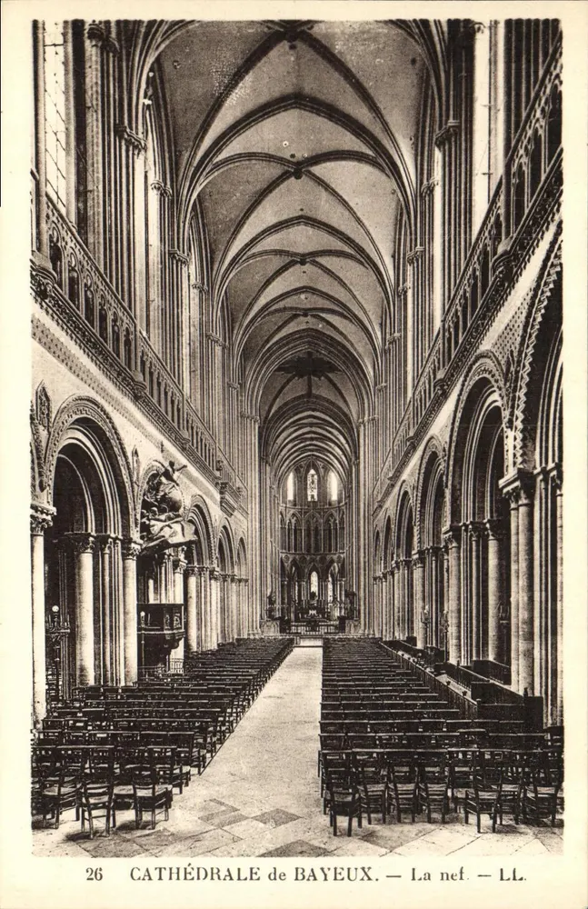 Catedral de Bayeux — A nave — LL. — n°26 - Frente