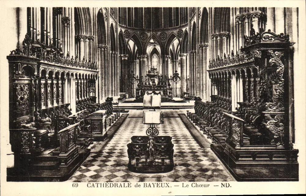 Catedral de Bayeux — O Coro — ND. - Frente