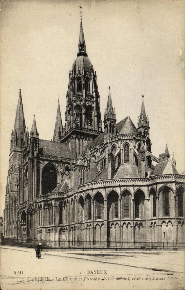 Catedral de Bayeux — O Coro e a Abside, Século XIII, lado meridional — AFD - Frente