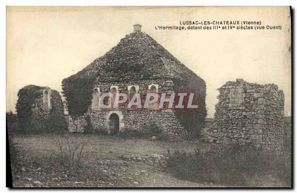 Lussac-les-Châteaux (Vienne) — Das Hermitage, aus dem 3. und 4. Jahrhundert (Westansicht) - Vorderseite