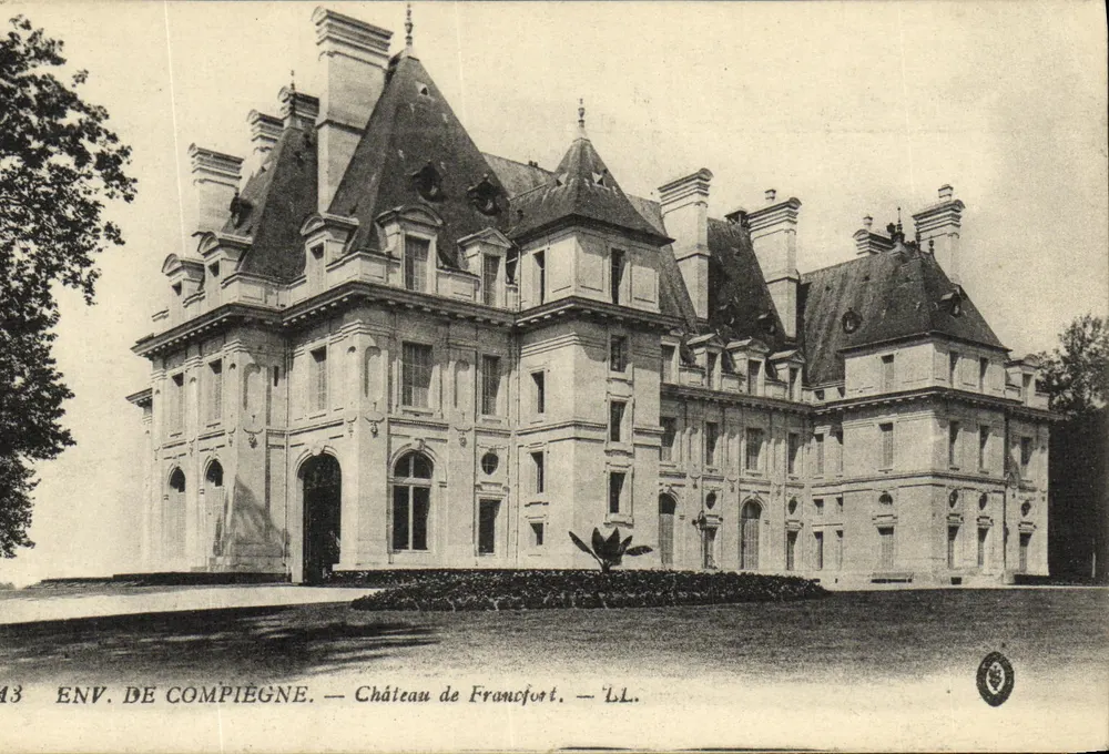 ENV. DE COMPIÈGNE — Castelo de Francfort — LL. - Frente