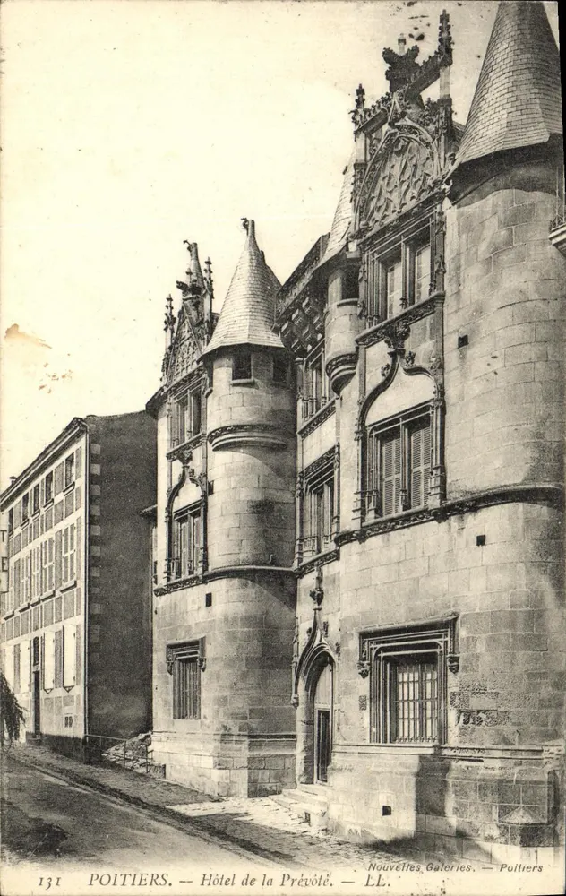 Poitiers — Hotel da Prévôté — LL. — Novas Galerias — Poitiers - Frente