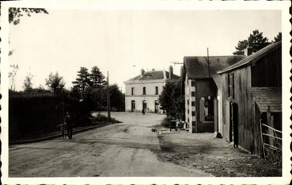 Stazione di Loupe-sur-Echoult — vista della stazione e edifici adiacenti — editore non visibile - Recto