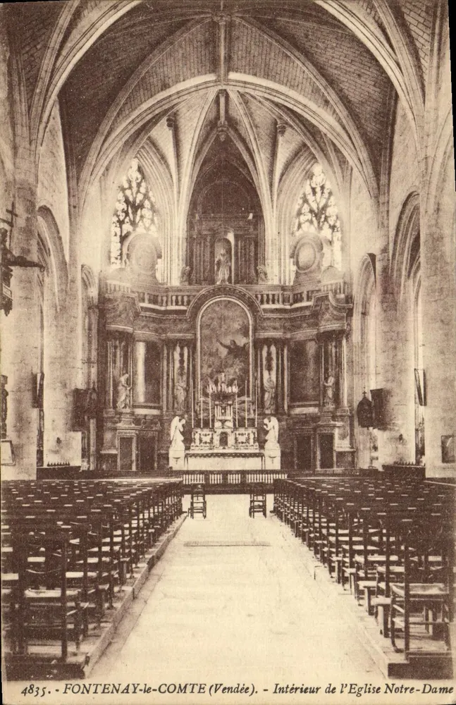 Fontenay-le-Comte (Vendée) — Innenansicht der Kirche Notre-Dame — anonymer Verlag, n° 4835 - Vorderseite