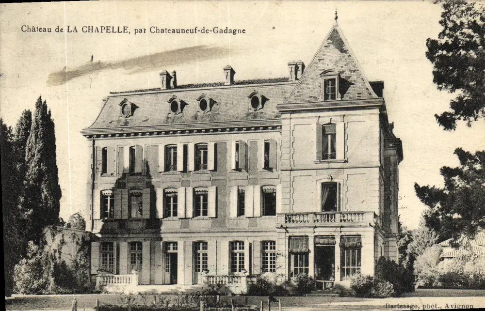 Schloss LA CHAPELLE — von Chateauneuf-de-Gadagne — Bartessago, Foto. Avignon - Vorderseite