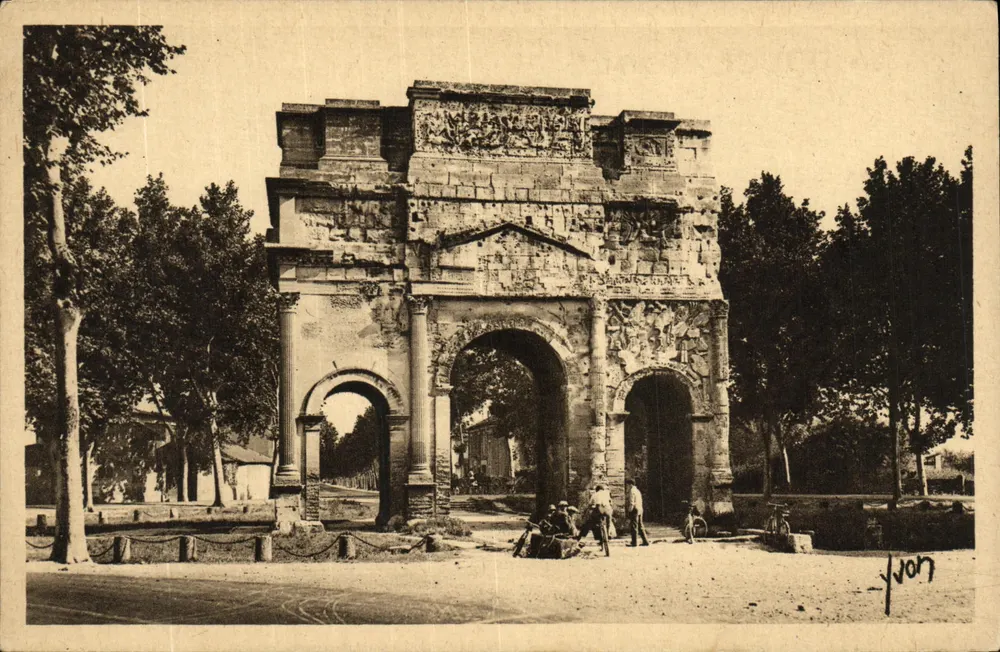 Orange (Vaucluse) — O Arco do Triunfo Marius (lado Leste) — As Edições de Arte Yvon, Paris - Frente