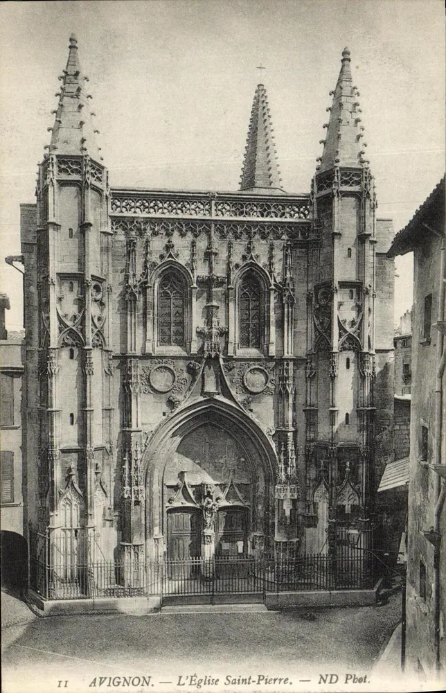 Avignon — A Igreja de São Pedro — ND Fot. - Frente